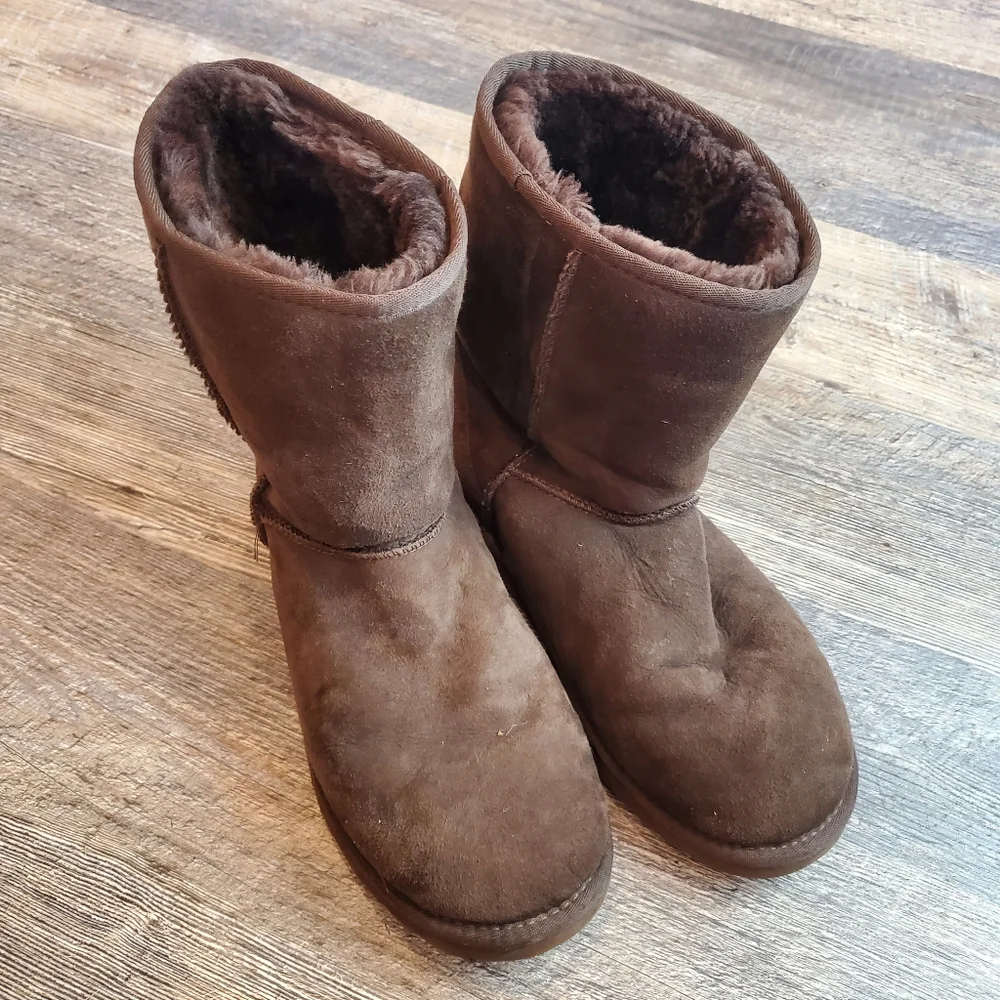 UGG classic short suede leather brownstone winter boots women size 9